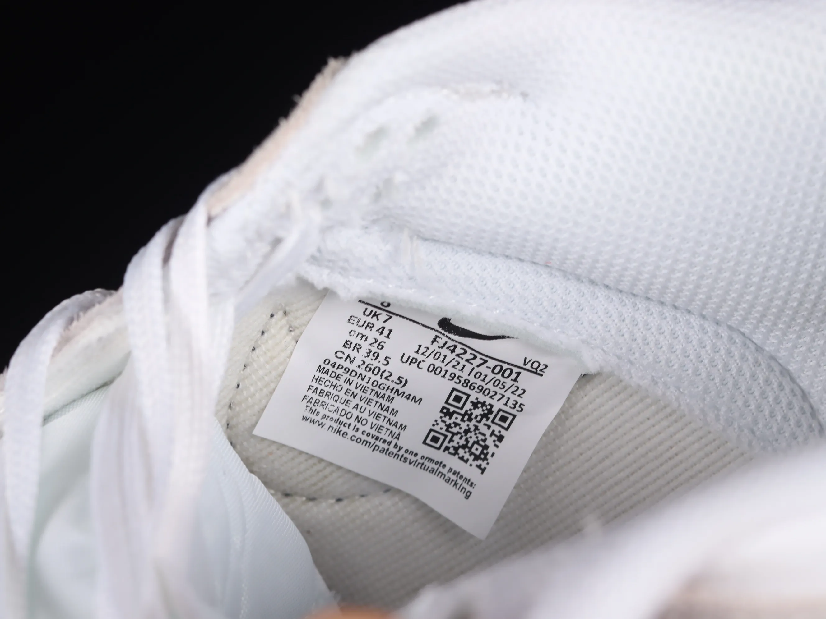 All categories Nk SB Dunk series Nk SB Dunk Low low-top sneakers cost-effective version Nk SB Dunk Low black and white blue SB low-top sports and leisure sneakers FJ4227-001
